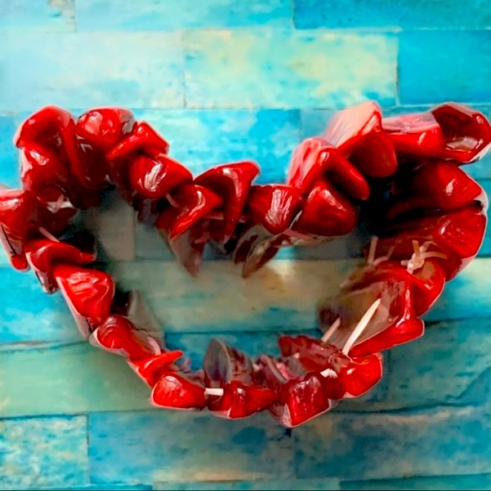 Red Expandable Shell Glass Bracelet